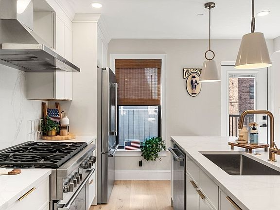 4th image of 82 Endicott St APT 3