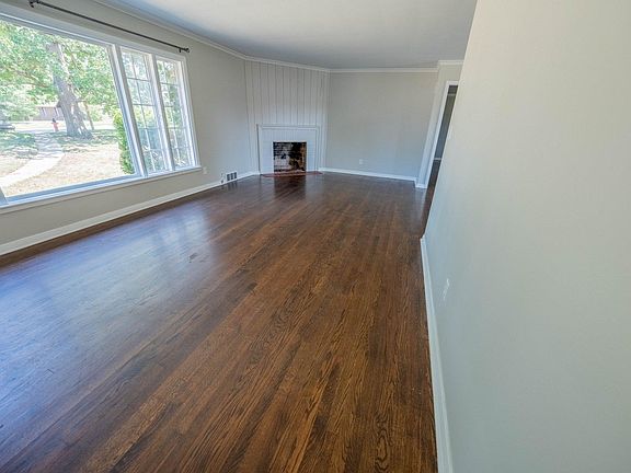 3rd image of 701 E 97th St