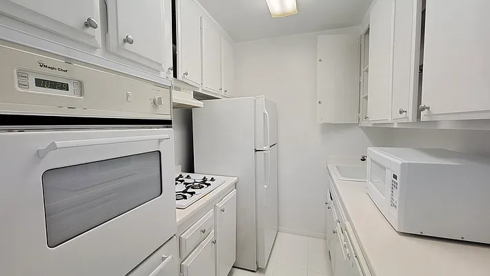 Rented by Weichert Manhattan Midtown | media 3