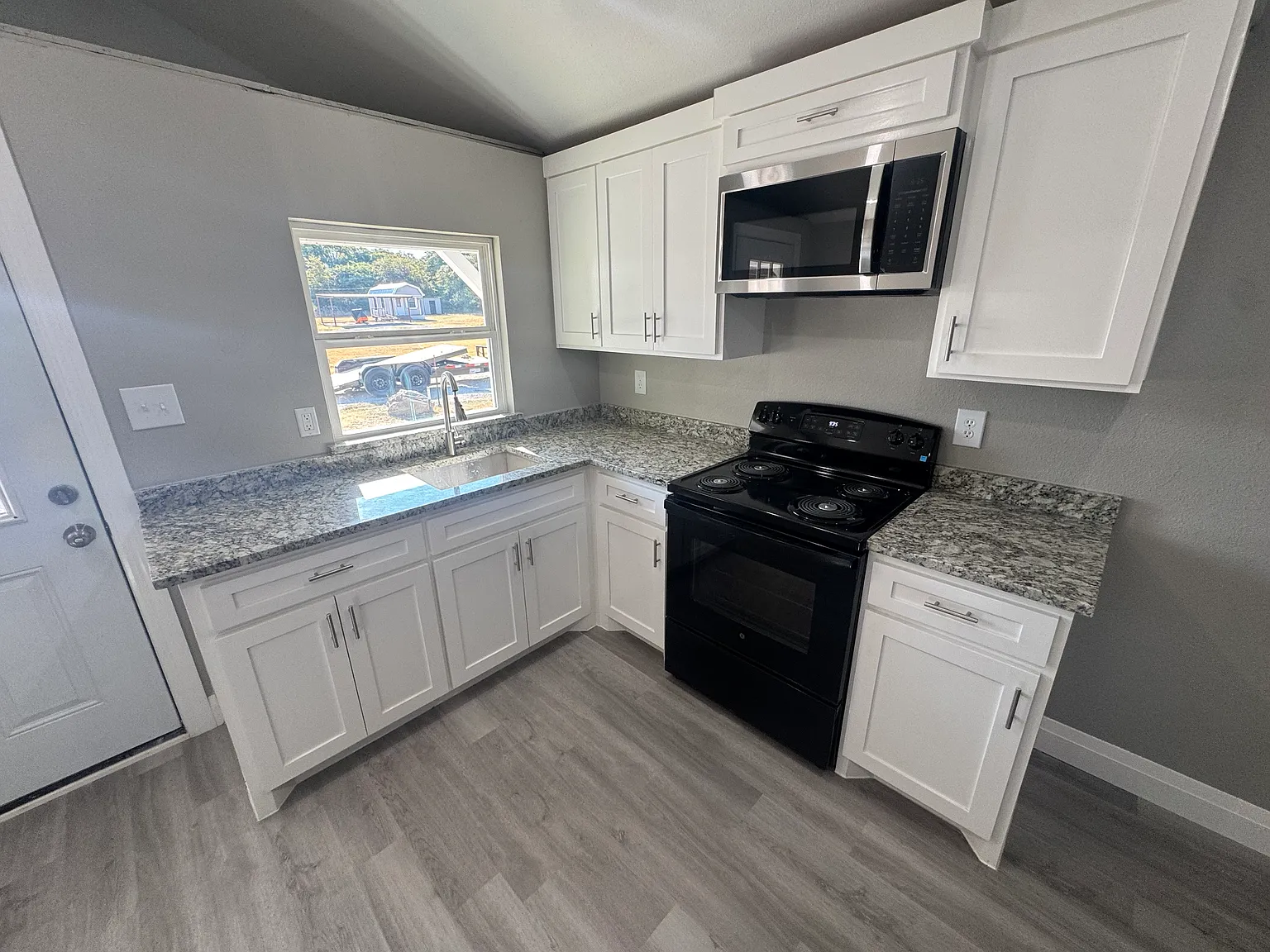 5341 Brown Ln — Photo 3