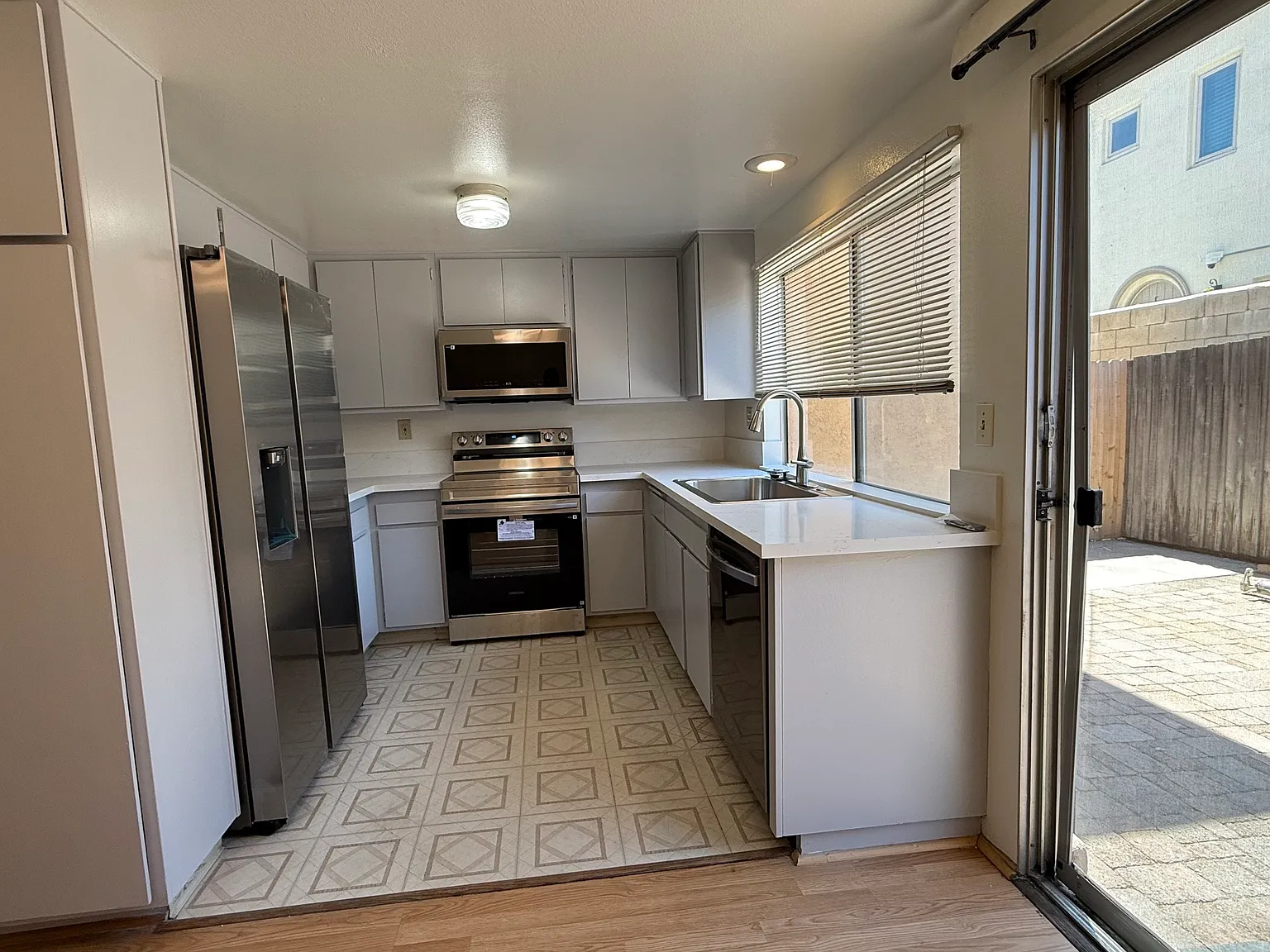 2 bed, 1120 sqft, $2,695 — Photo 3