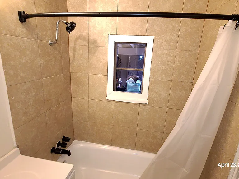 504 W Flores St — Photo 19