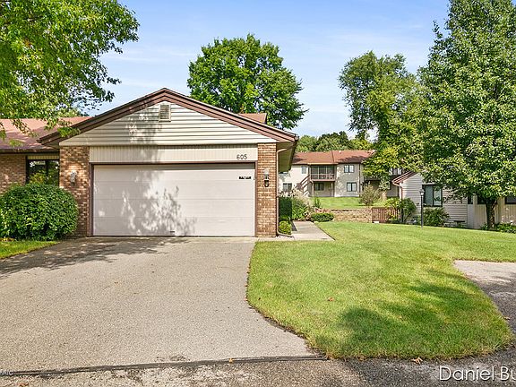 2nd image of 605 Gardenview Dr SW