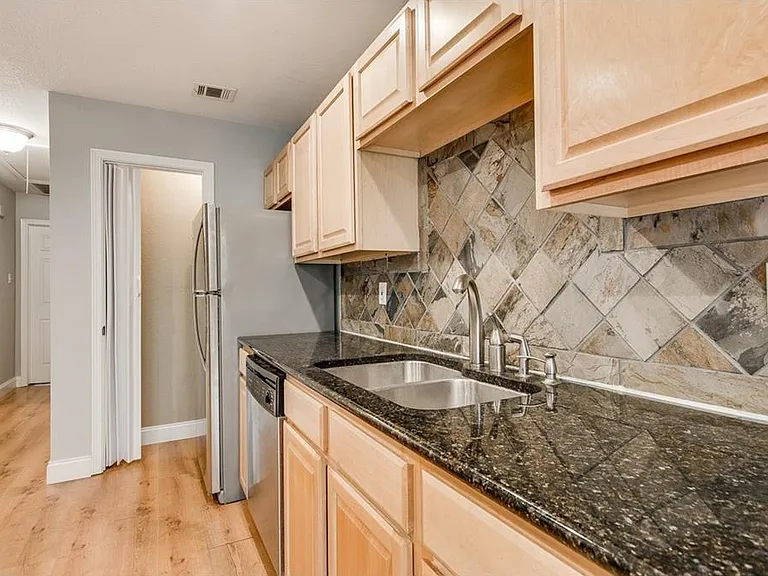 5107 Leralynn St #301 — Photo 12