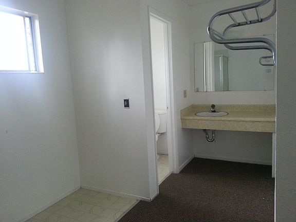 3rd image of 913 Friday Ave