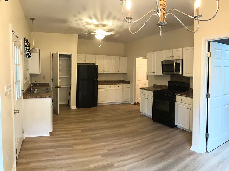 100 Woods Dr — Photo 6