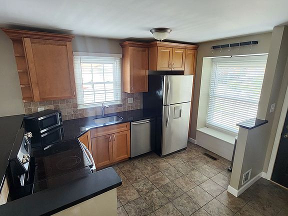 4th image of 306A S Wayne St