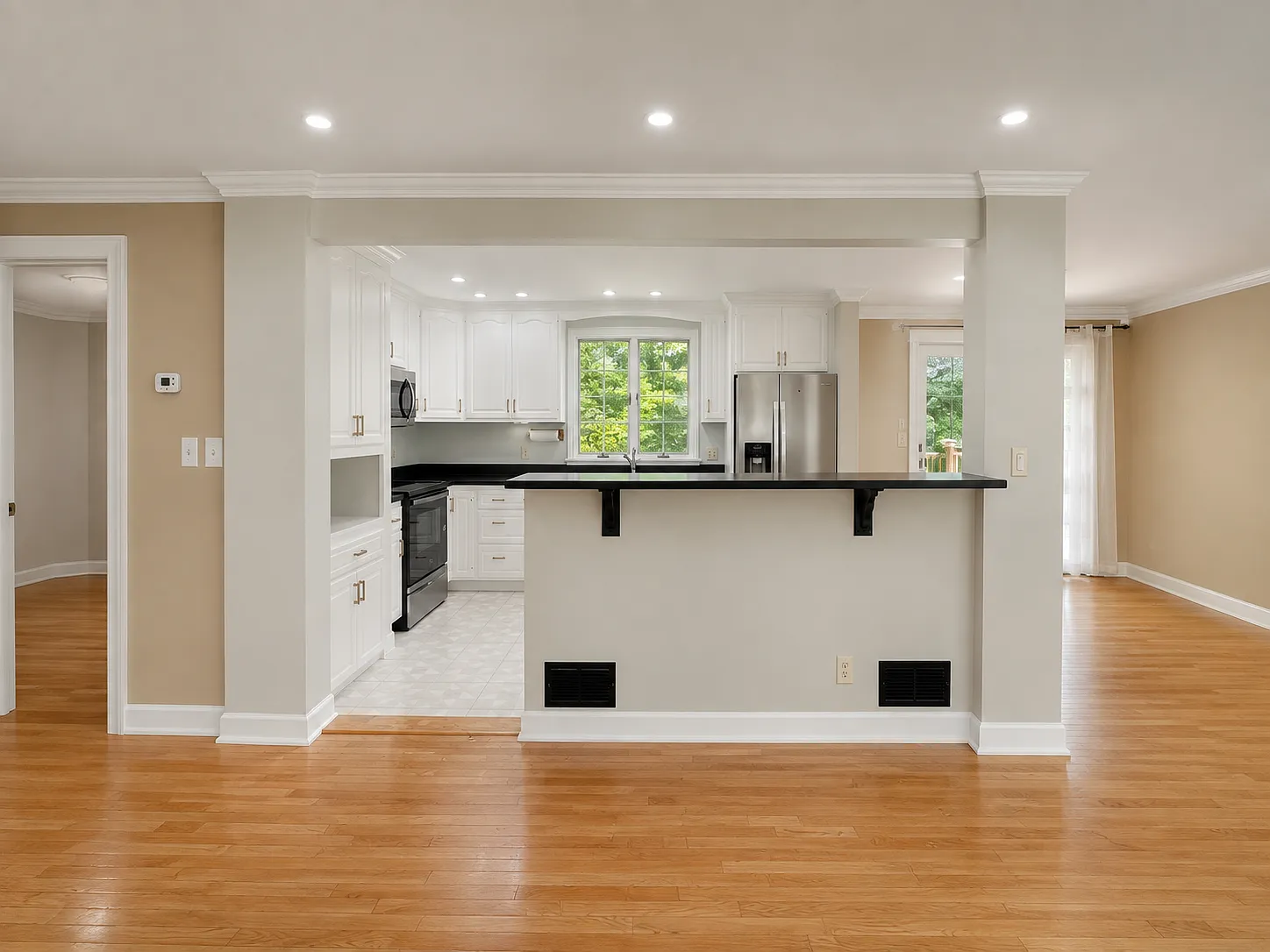 4 bed, 2200 sqft, $5,000 — Photo 4