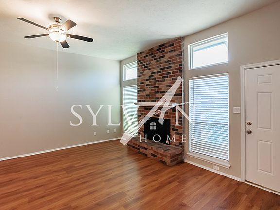 3rd image of 1609 Fannin Cir