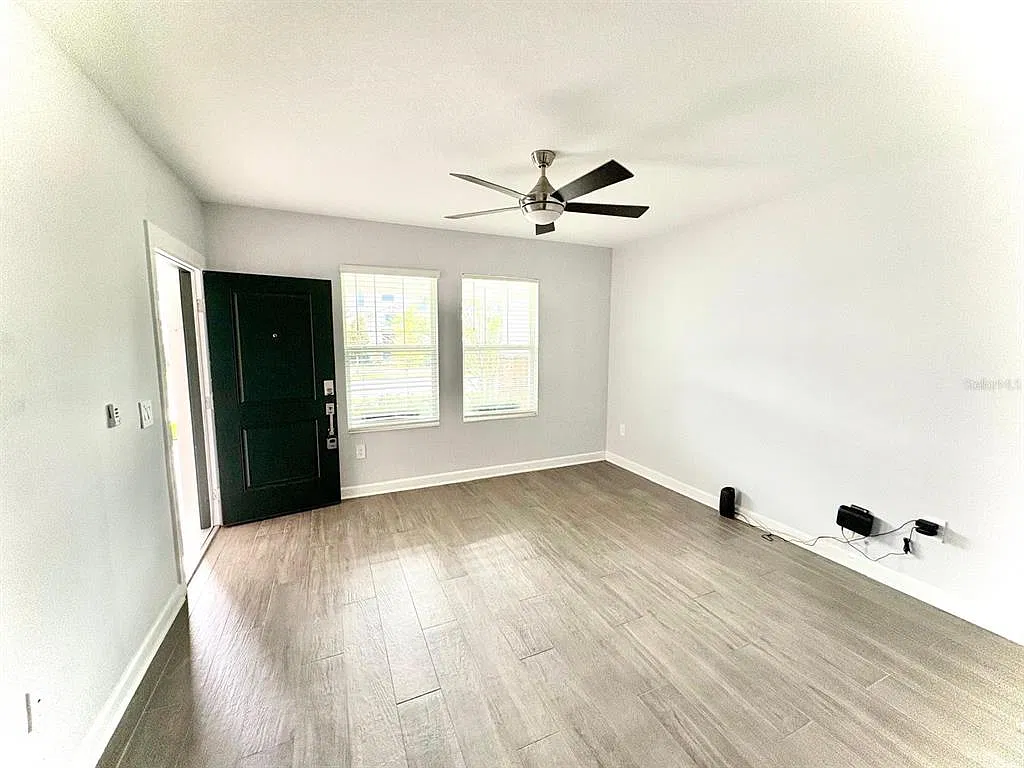 1 bed, 1.0 bath, 400 sqft, $1,600 — Photo 2