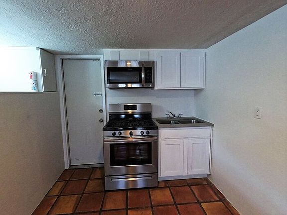 4th image of 1714 1/2 Gold Ave SE #1714