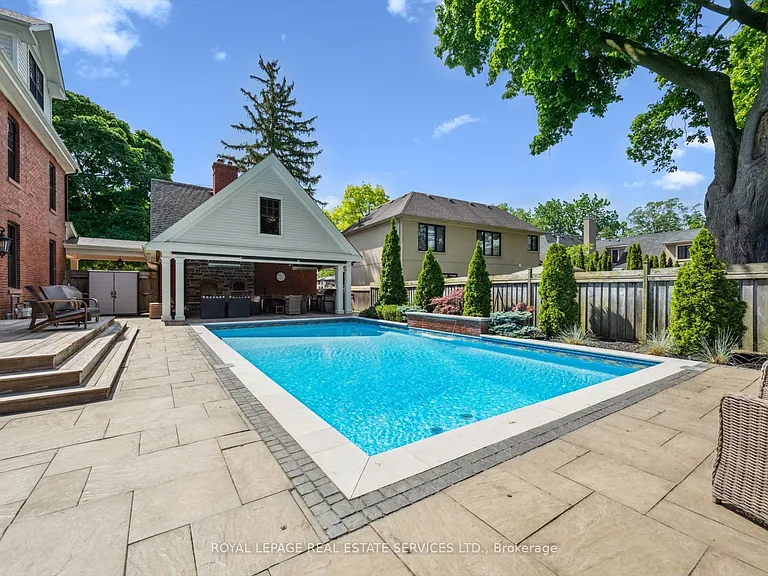 335 Lakeshore Rd W — Photo 44
