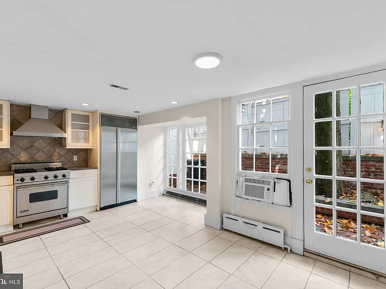 3341 Dent Pl NW — Photo 4
