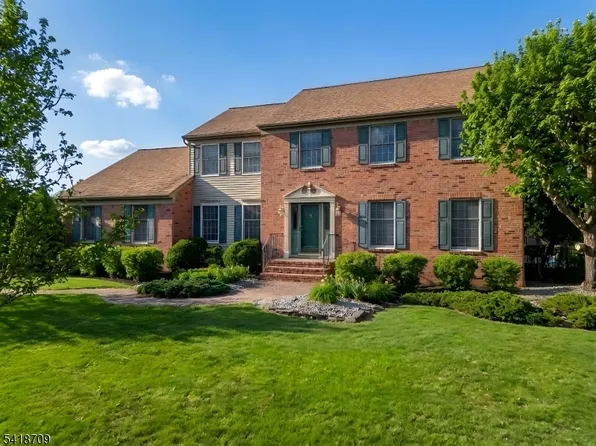 8 Flagg Way, Hillsborough Twp., NJ 08844