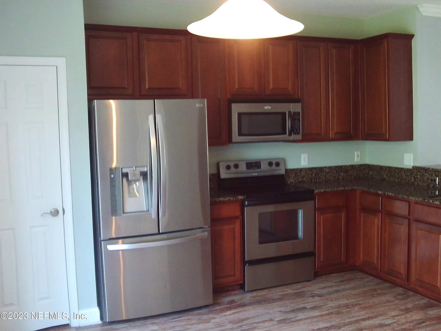 2 bed, 4.0 bath, 2142 sqft, $2,350 — Photo 2