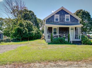 18 Paquins Ln, Portsmouth, RI 02871