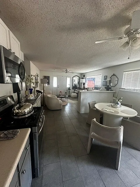 3 bed, 1200 sqft, $2,200 — Photo 2