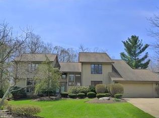 5067 Boulder Creek Dr, Solon, OH 44139