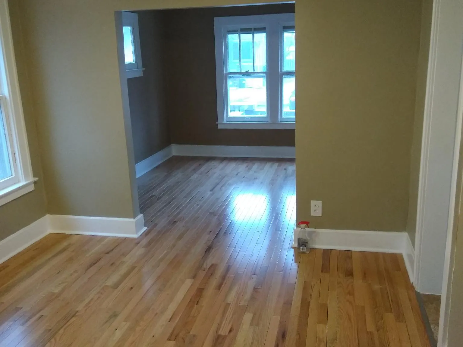 2 bed, 890 sqft, $1,300 — Photo 1
