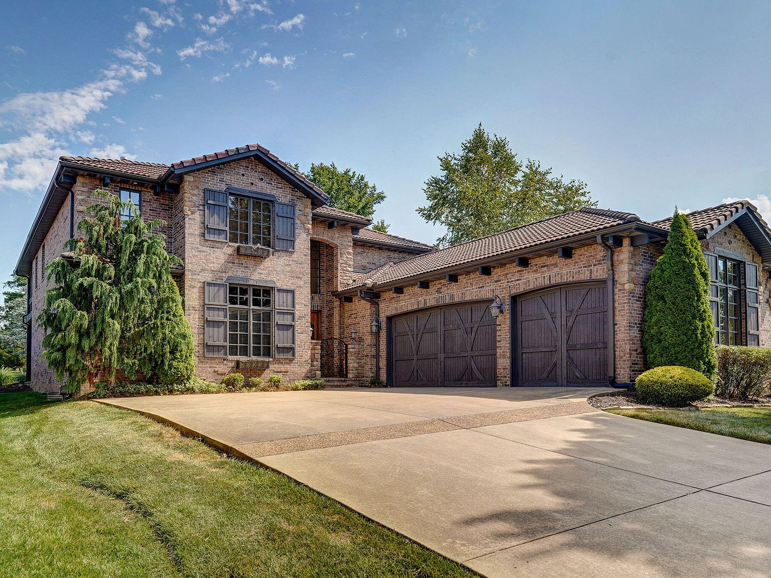 3909 E Knollwood Drive