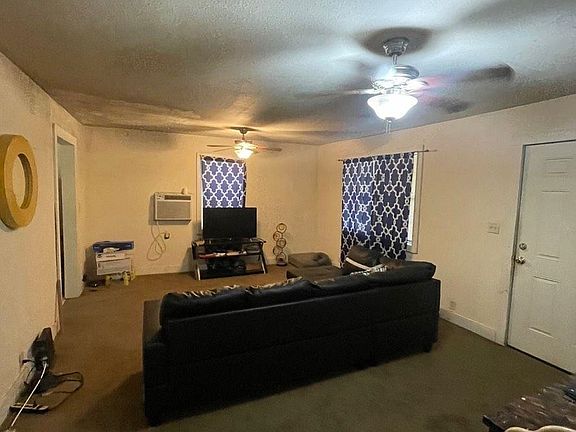 2nd image of 2724 Lake Palm Dr