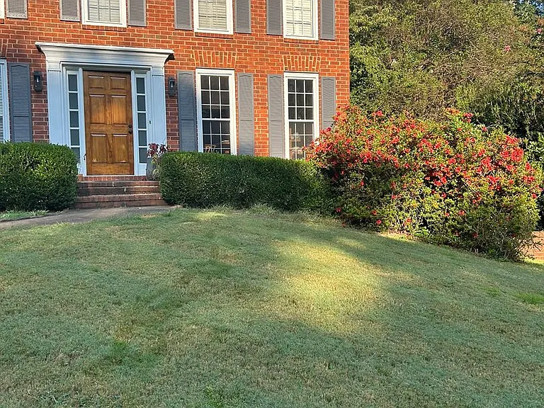 121 Ashbrook Dr — Photo 2