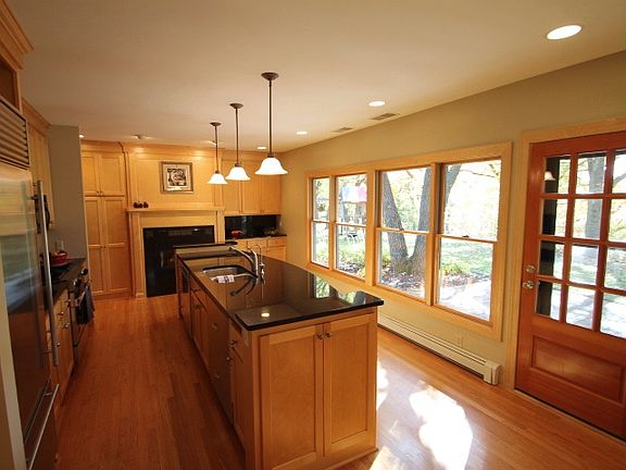 5th image of 608 1st St N