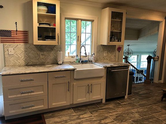 4th image of 2 Laurel Ln