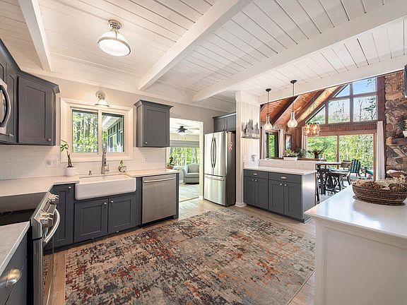 5th image of 9787 Center Ln