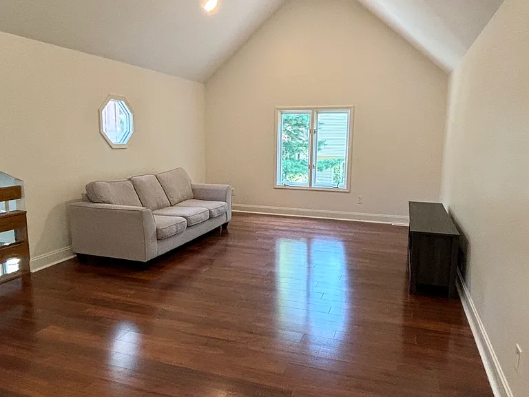 6035 Whitegate Xing — Photo 23