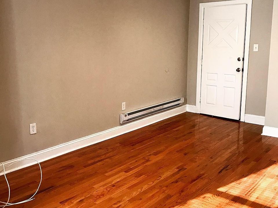 View looking at entrance to apartment