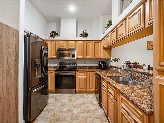 5th image of 2974 Estancia Pl