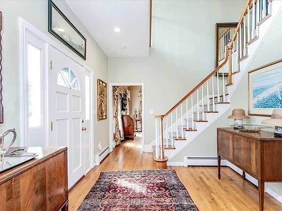 5th image of 220 Moulton St