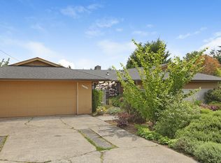 19530 47th Ave NE, Lake Forest Park, WA 98155