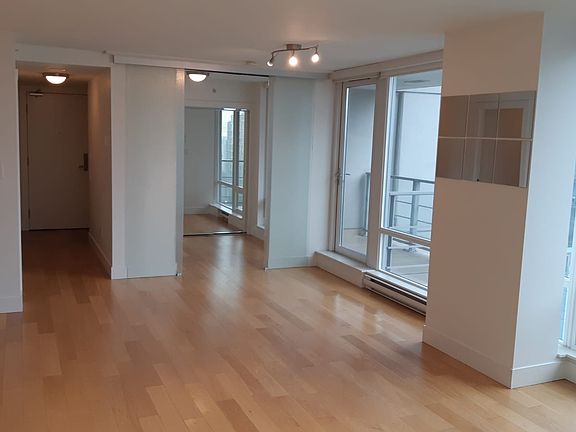 3rd image of 565 Smithe St #1207