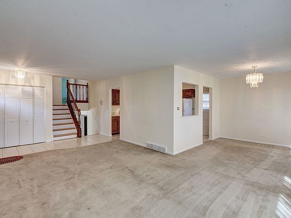 4th image of 10 E Kathleen Dr
