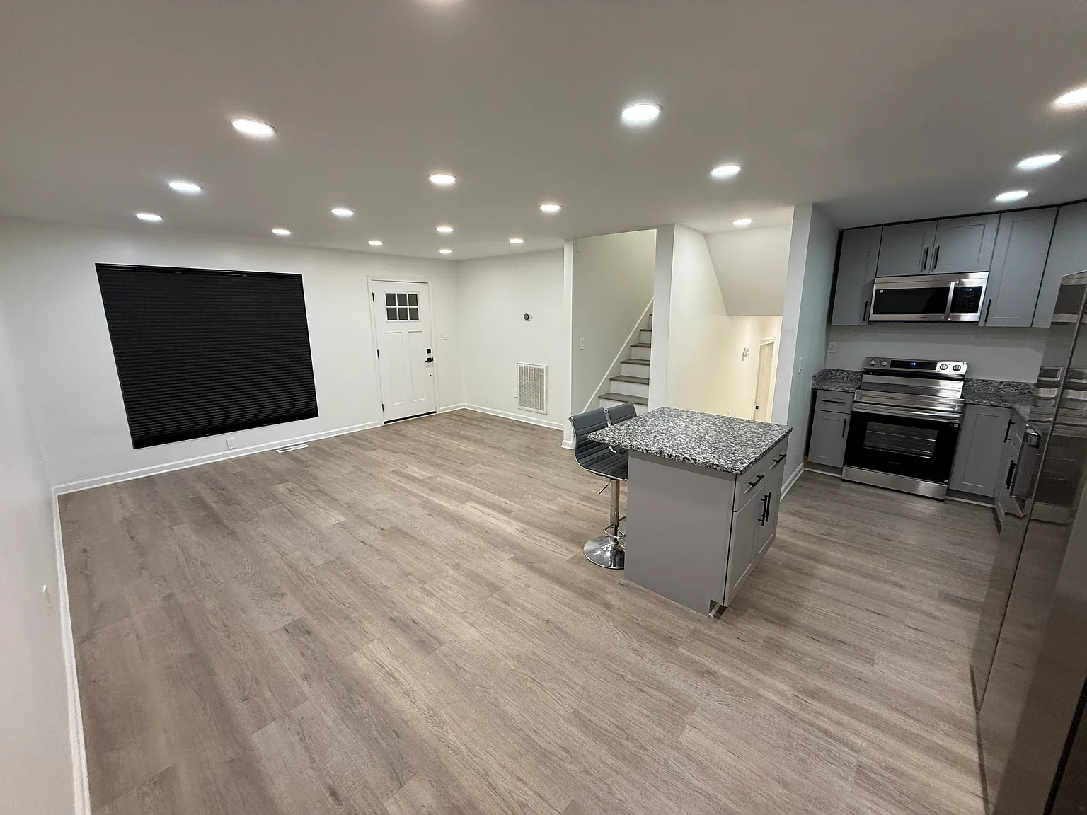3 bed, 2.5 bath, 1625 sqft, $800 — Photo 4