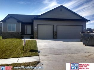 1211 Autumn Dr, Hickman, NE 68372