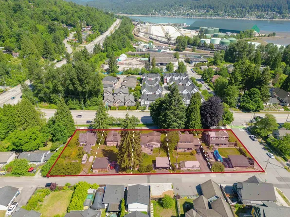 2131 Saint Johns St, Pt Moody, BC V3H 2A4
