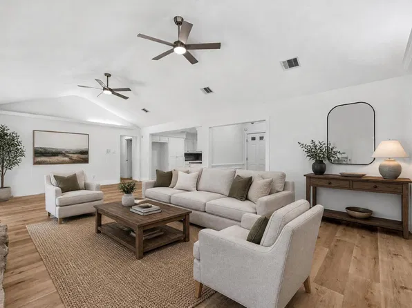218 Bay Colony Cir, La Porte, TX 77571