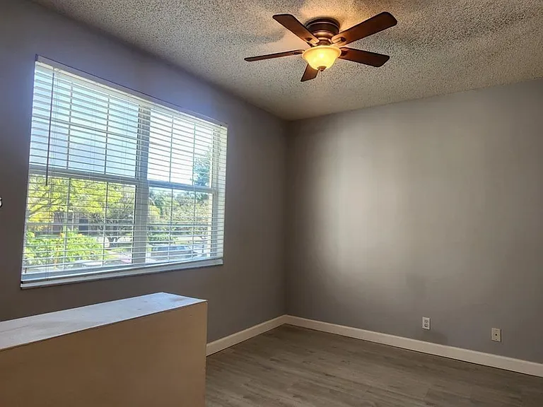 211 Mallory Ct #211 — Photo 18