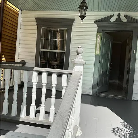 4 bed, 2.0 bath, 2300 sqft, $3,400 — Photo 4