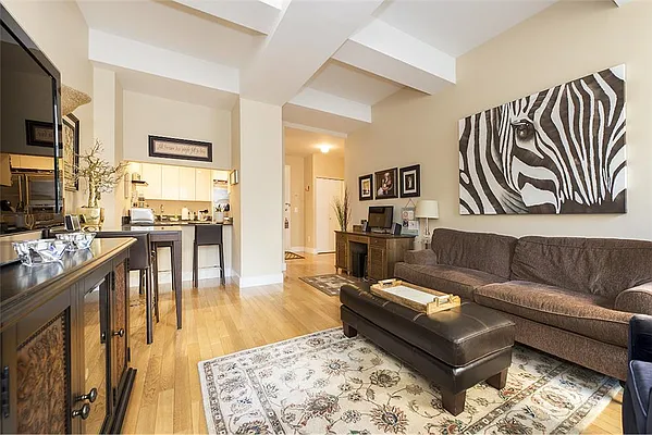 Sold by R New York | media 2