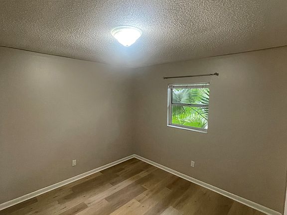 5th image of 504 S Newport Ave