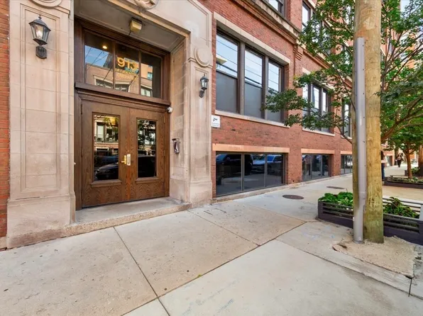 913 W Van Buren St APT 4C, Chicago, IL 60607