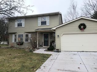 5749 Whisperwood Dr, Haslett, MI 48840