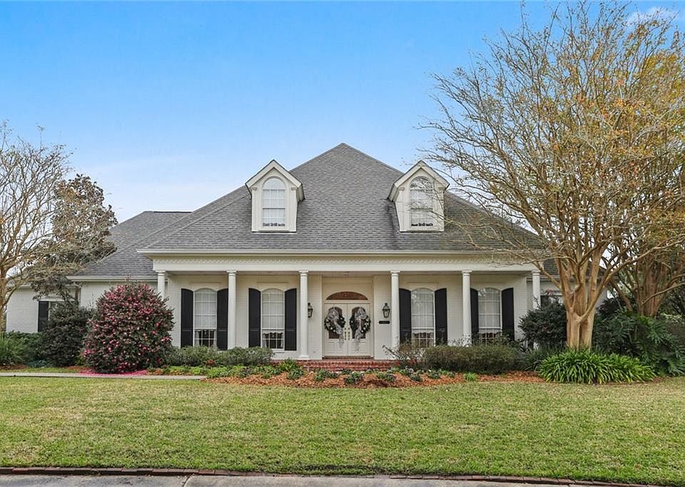 1st image of 3533 Lake Palourde Dr