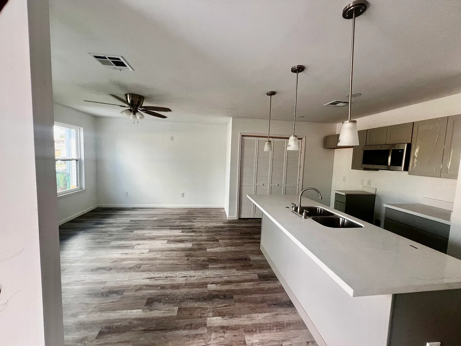 1016 Silver Lilly Ln — Photo 4