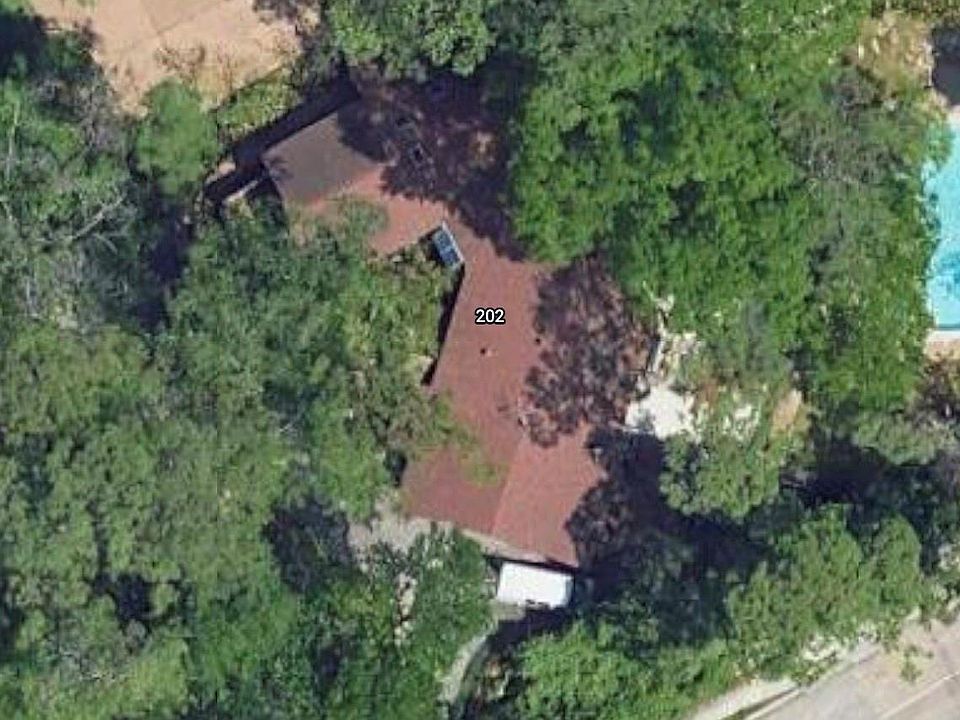 1st image of 202 Pine Hollow Ln
