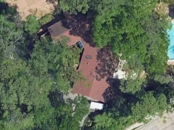 202 Pine Hollow Ln, Houston, TX 77056